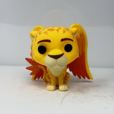 Figurina de leão amarelo com asas laranja em vinil