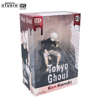 Figura Ken Kaneki da Tokyo Ghoul em embalagem com design vermelho, preto e branco.