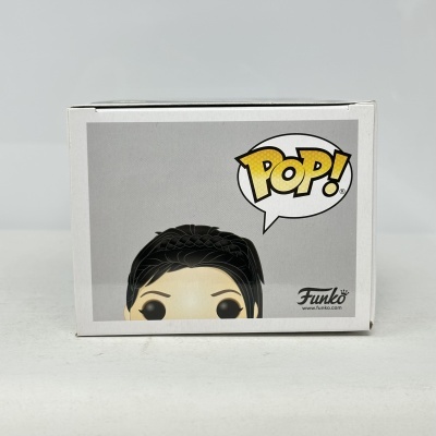 Caixa de brinquedo Funko Pop com figura estilizada de rosto