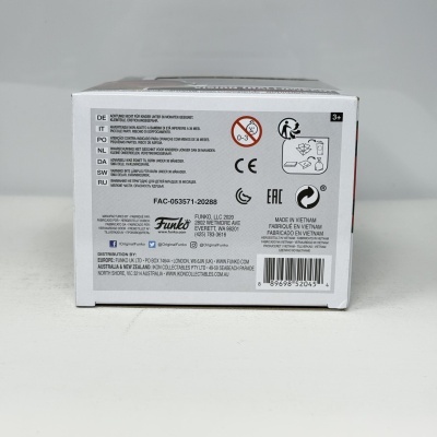 embalagem branca de brinquedo Funko com textos e símbolos de segurança