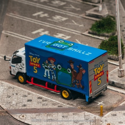 Camião de brinquedo Toy Story 5 com caixa azul e cinza