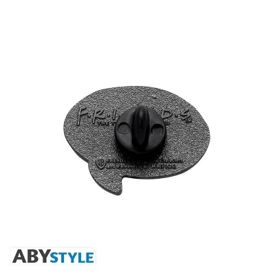 Alfinete metálico preto com texto FRIENDS e logotipo WB em fundo branco