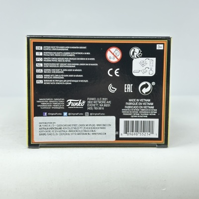 Parte traseira de caixa Funko preta com texto e etiquetas