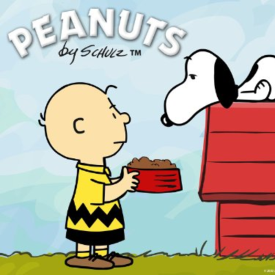 Desenho animado de Charlie Brown a dar comida ao cão Snoopy na casota vermelha