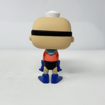 Figura Funko Pop com fatos de mergulho azul e vermelho vista de trás
