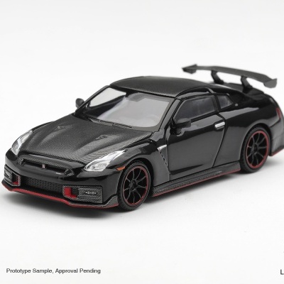 Miniatura de carro desportivo preto com detalhes vermelhos e spoiler