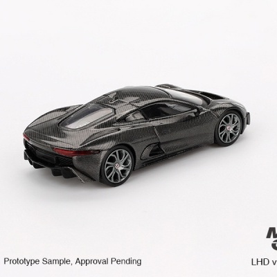 Miniatura de carro desportivo cinzento escuro com textura de fibra de carbono