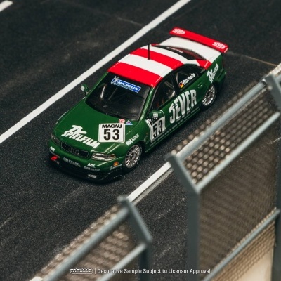 Modelo de carro de corrida Audi verde e vermelho com número 53 e texto Jever
