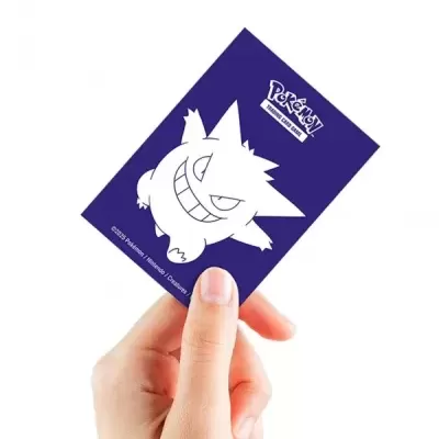 Cartão Pokémon Trading Card Game azul escuro com desenho branco de Gengar