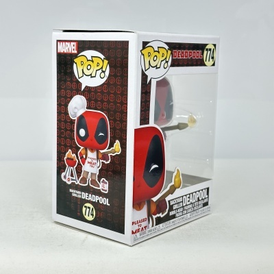 Funko Pop! Deadpool 774 na caixa com avental e chapéu de cozinheiro