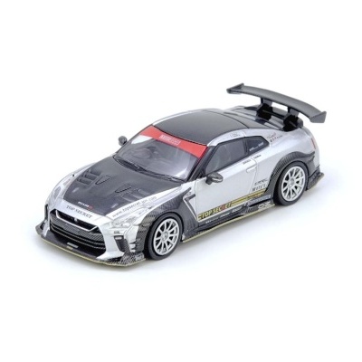 Miniatura de carro desportivo prata e preto com spoiler e detalhes carbono