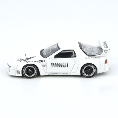 Miniatura carro desportivo branco com texto preto e spoiler grande