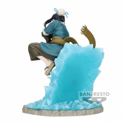 Figura colecionável de personagem em posição dinâmica com efeito azul translúcido na base