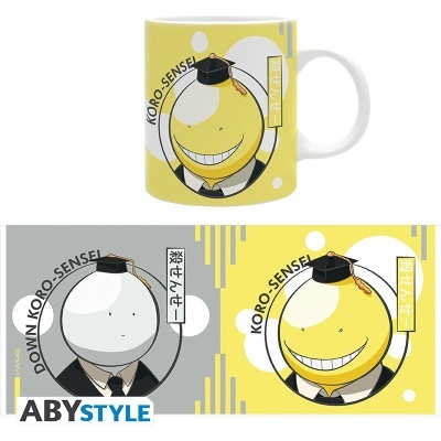 Caneca Koro-sensei amarela e branca com personagens manga