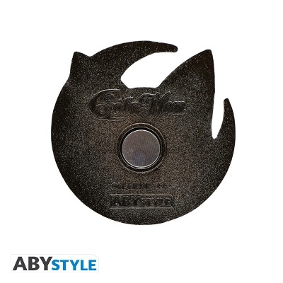 Base preta com texto Sailor Moon e ABYSTYLE em relevo