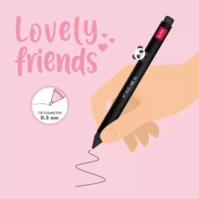 Caneta preta com panda e texto HUG ME numa mão com fundo rosa e texto lovely friends