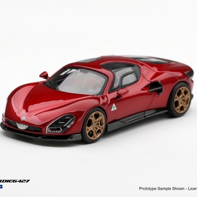 Miniatura de carro desportivo vermelho metálico com jantes douradas e detalhes em preto.