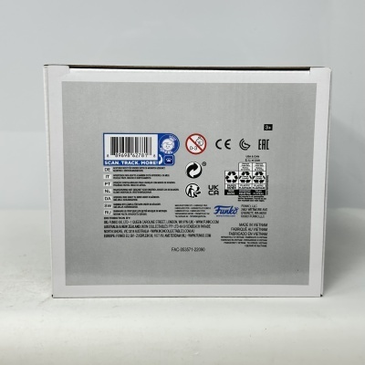 Caixa branca com informações de reciclagem, segurança e código de barras