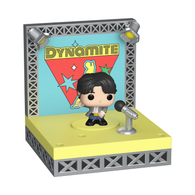 Figura Funko Pop de um cantor com microfone em palco com fundo 'DYNAMITE'