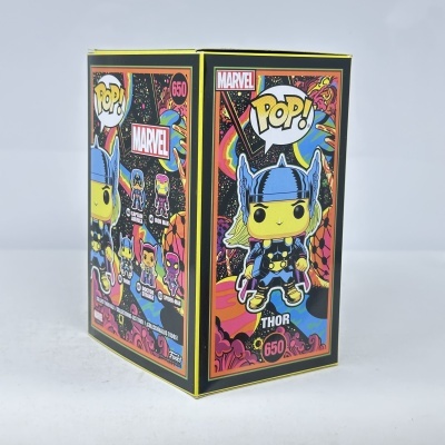 Caixa Funko Pop! Marvel Thor n.650 com design colorido de universo