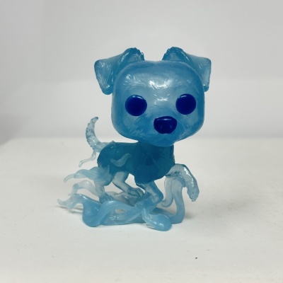 Figura estilizada de cão azul translúcido com detalhes de chamas azuis