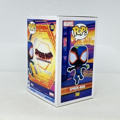 Caixa da embalagem Funko Pop! Marvel Spider-Man #1500 com ilustração do personagem em fundo branco