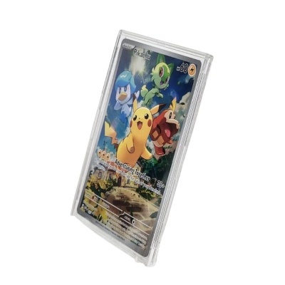 Cartão Pokémon com Pikachu, Piplup, Turtwig e Chimchar em fundo colorido