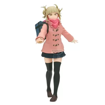 Figura de personagem anime com casaco rosa e mochila azul