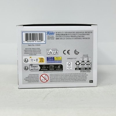 Parte traseira de caixa branca com código de barras e instruções de reciclagem