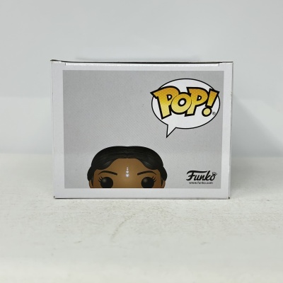Embalagem Funko Pop branca com imagem parcial da figura e texto POP!