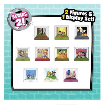 Conjunto de figuras colecionáveis em expositores com texto 'SERIES 2!' e '2 Figures & 1 Display Set!'