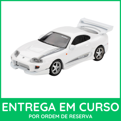 Miniatura de carro branco com texto VeilSide COMBAT e moldura verde com texto em português