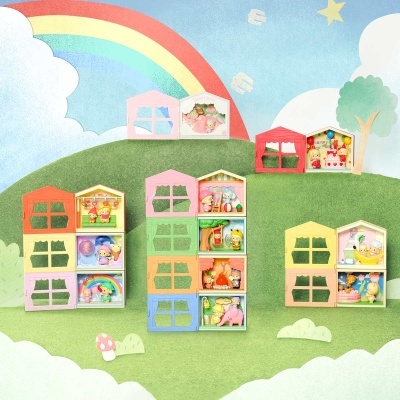 Casas modulares de brincar coloridas com figuras e janelas