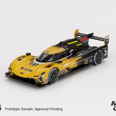 Miniatura de carro de corrida amarelo e preto em fundo branco com texto e logos
