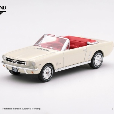 Miniatura de carro conversível Ford Mustang creme com interior vermelho