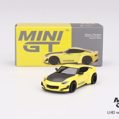 Miniatura de Nissan Z Pandem amarelo e preto com embalagem MINI GT