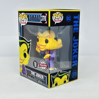 Figura Funko Pop! The Joker Batman em caixa preta com detalhes amarelos e azuis.