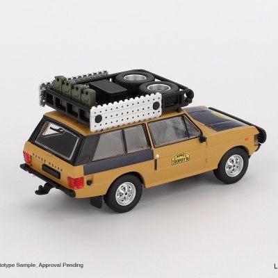 Miniatura Range Rover amarelo mostarda com bagageira no teto e acessórios