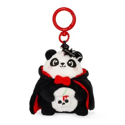 Porta-chaves panda de peluche com capa preta e detalhes vermelhos