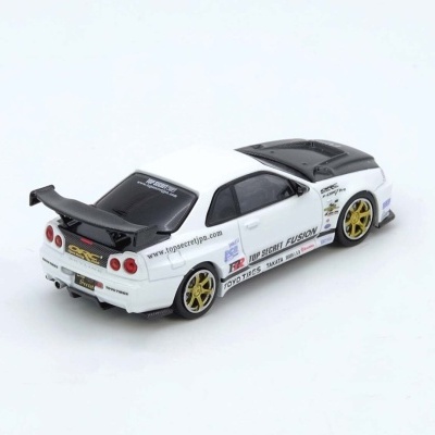 Miniatura de carro desportivo branco com asa traseira preta e rodas douradas