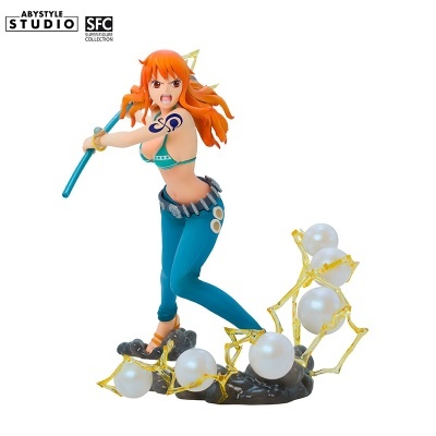 Figura colecionável de personagem feminina com cabelo laranja e bastão azul em base preta com pérolas