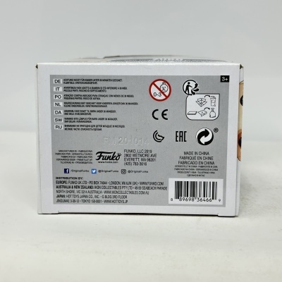 Embalagem branca com texto multilingue e logotipo Funko