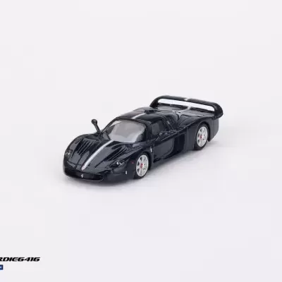 Miniatura de carro desportivo preto com risca tricolor e spoiler
