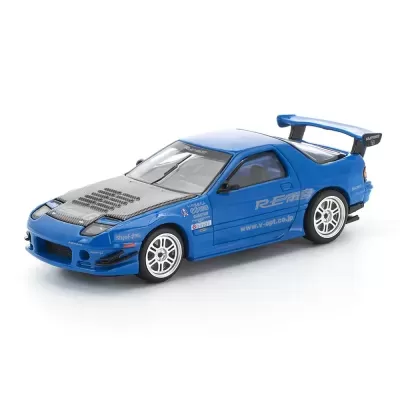Miniatura de carro desportivo azul com capot carbono e spoiler traseiro.