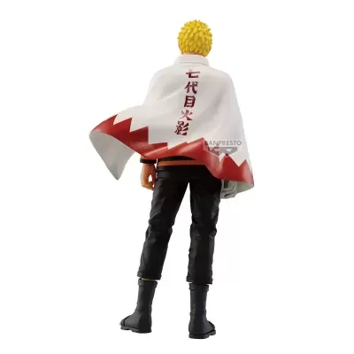 Estatueta de personagem com capa branca e vermelha com caracteres japoneses