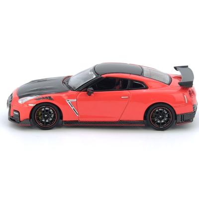 Miniatura de carro desportivo vermelho e preto com detalhes de textura carbono