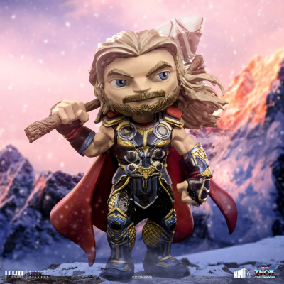 Figura colecionável do Thor com armadura e capa em cenário nevado