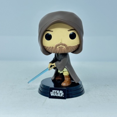 Funko Pop Star Wars com capa castanha e espada azul