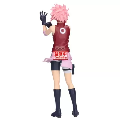 Figura de anime com cabelo rosa e roupa vermelha e preta vista de costas