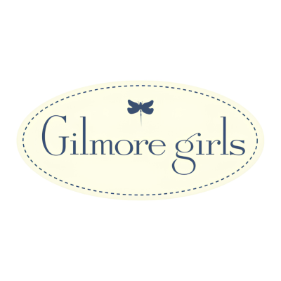 Etiqueta oval creme com texto Gilmore girls e libélula azul.